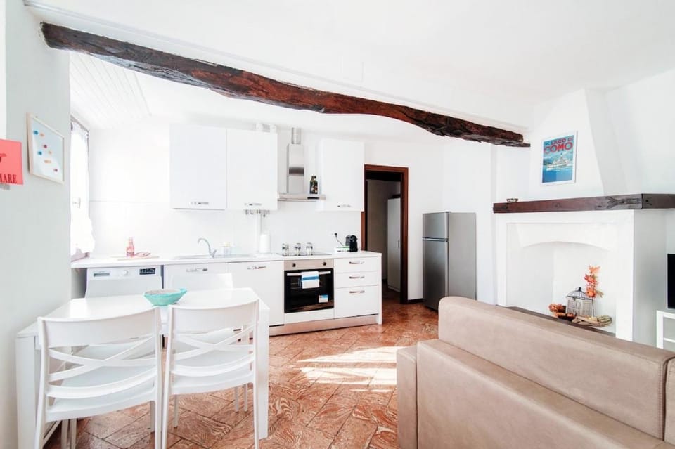Design Apartment with Historic Beams Cotto Lombardo Apartment in Como