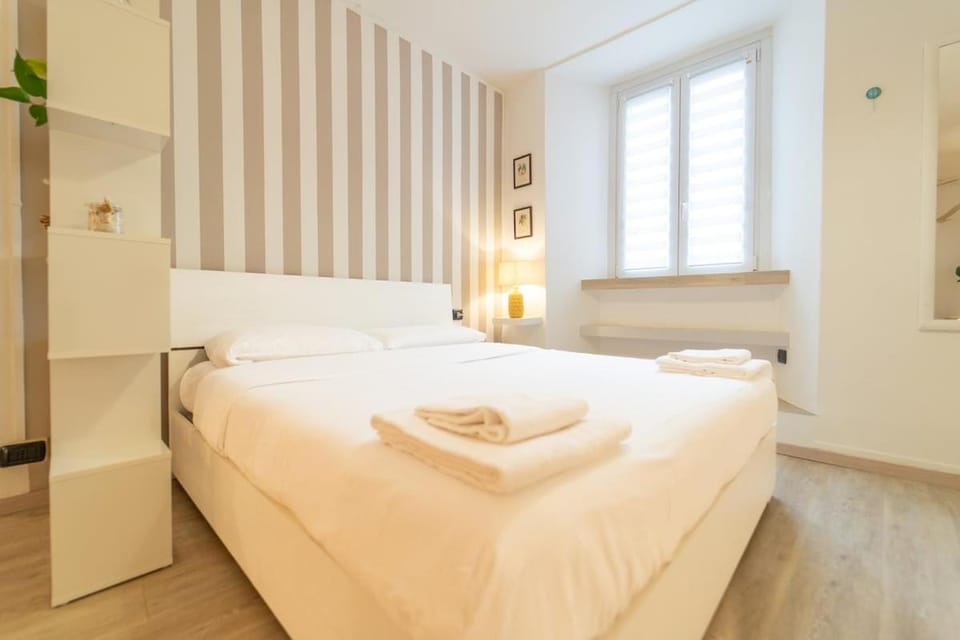 Charming apartment 100 meters from Lake Como Apartment in Como