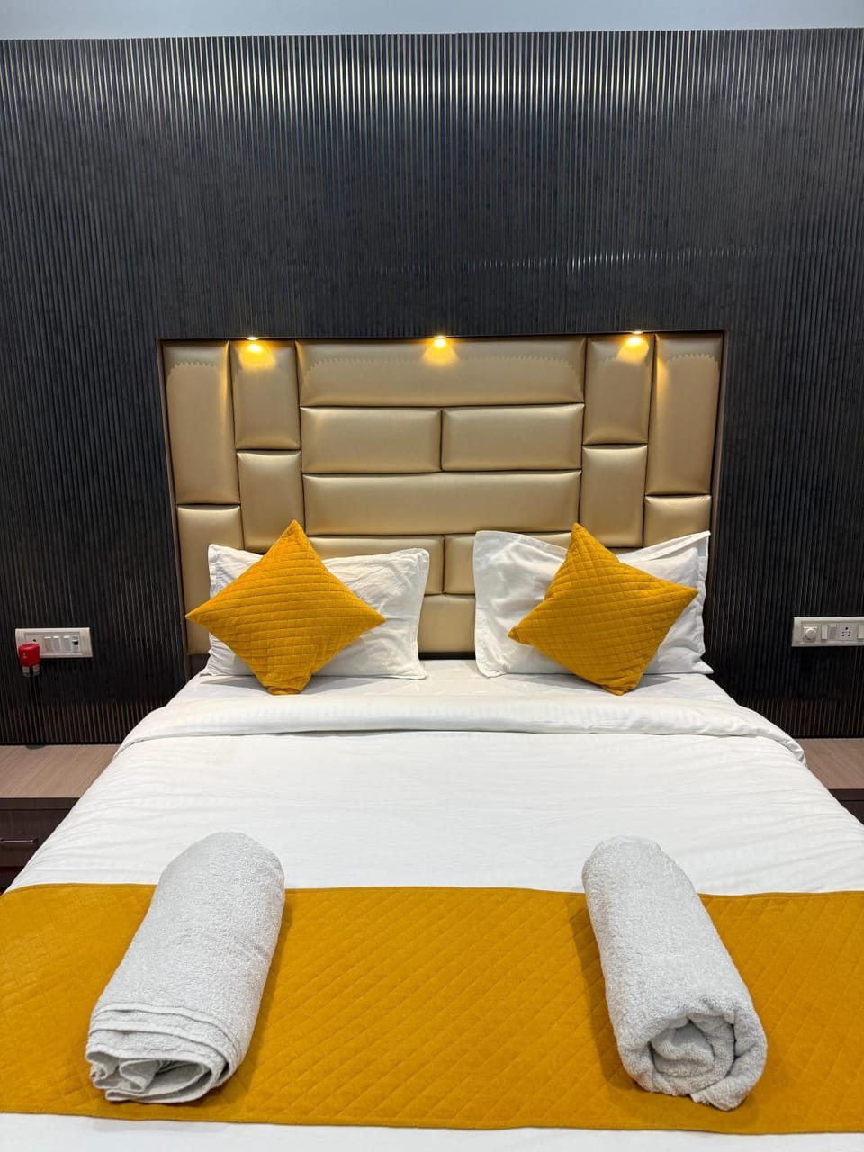 Bed, Bedroom, soundproof, air conditioner