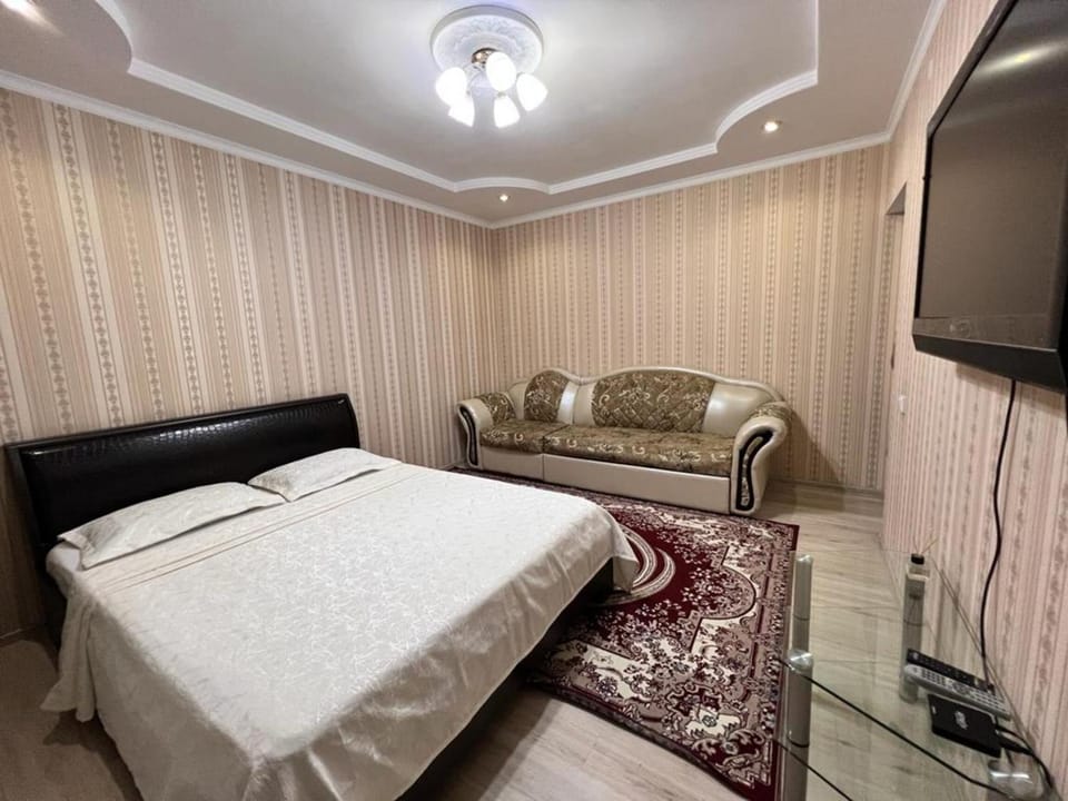 Bed, TV and multimedia, Living room