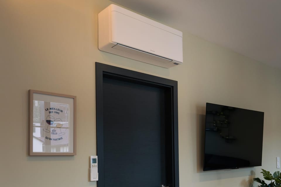 Living room, air conditioner