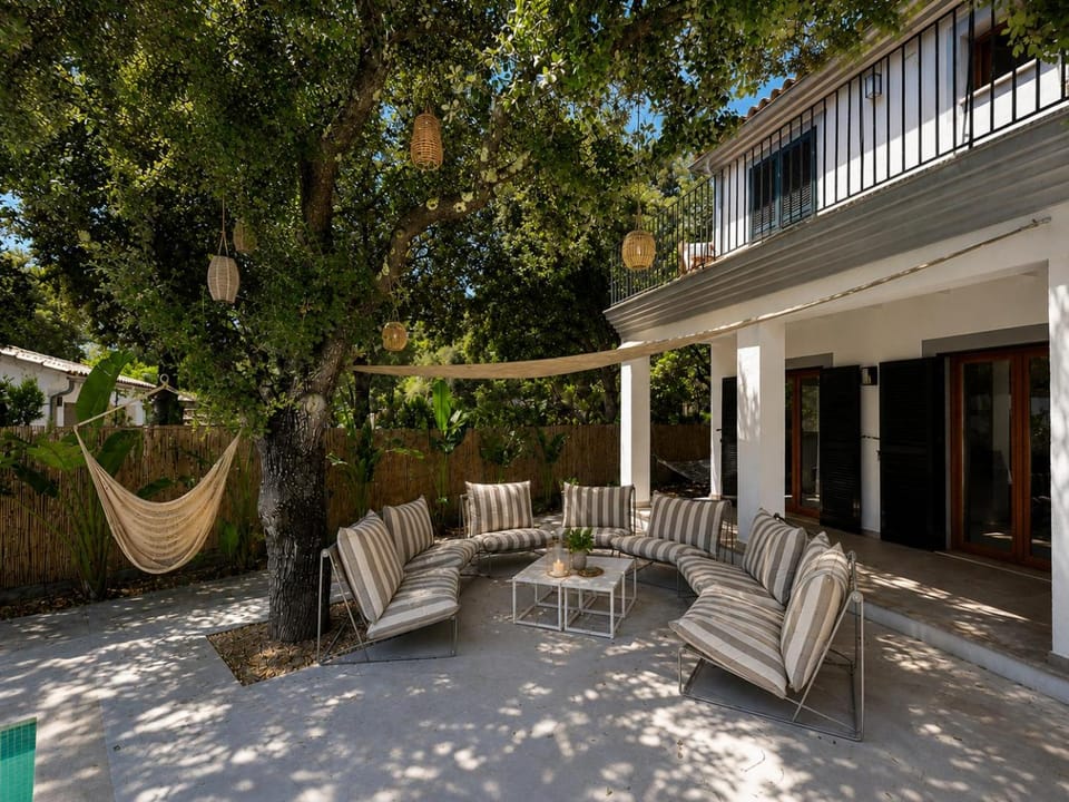 Balcony/Terrace, Seating area, Swimming pool