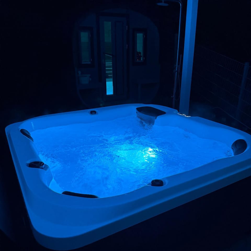 Hot Tub, Hot Tub