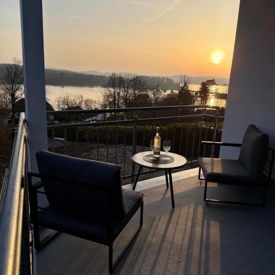 Natural landscape, View (from property/room), Balcony/Terrace, Seating area, Lake view, Sunset