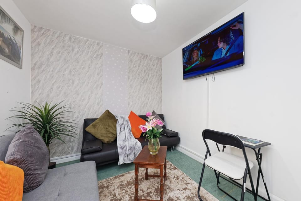 Cedar Villa- Great 4 bedrooms for contractors & teams Apartment in Canterbury