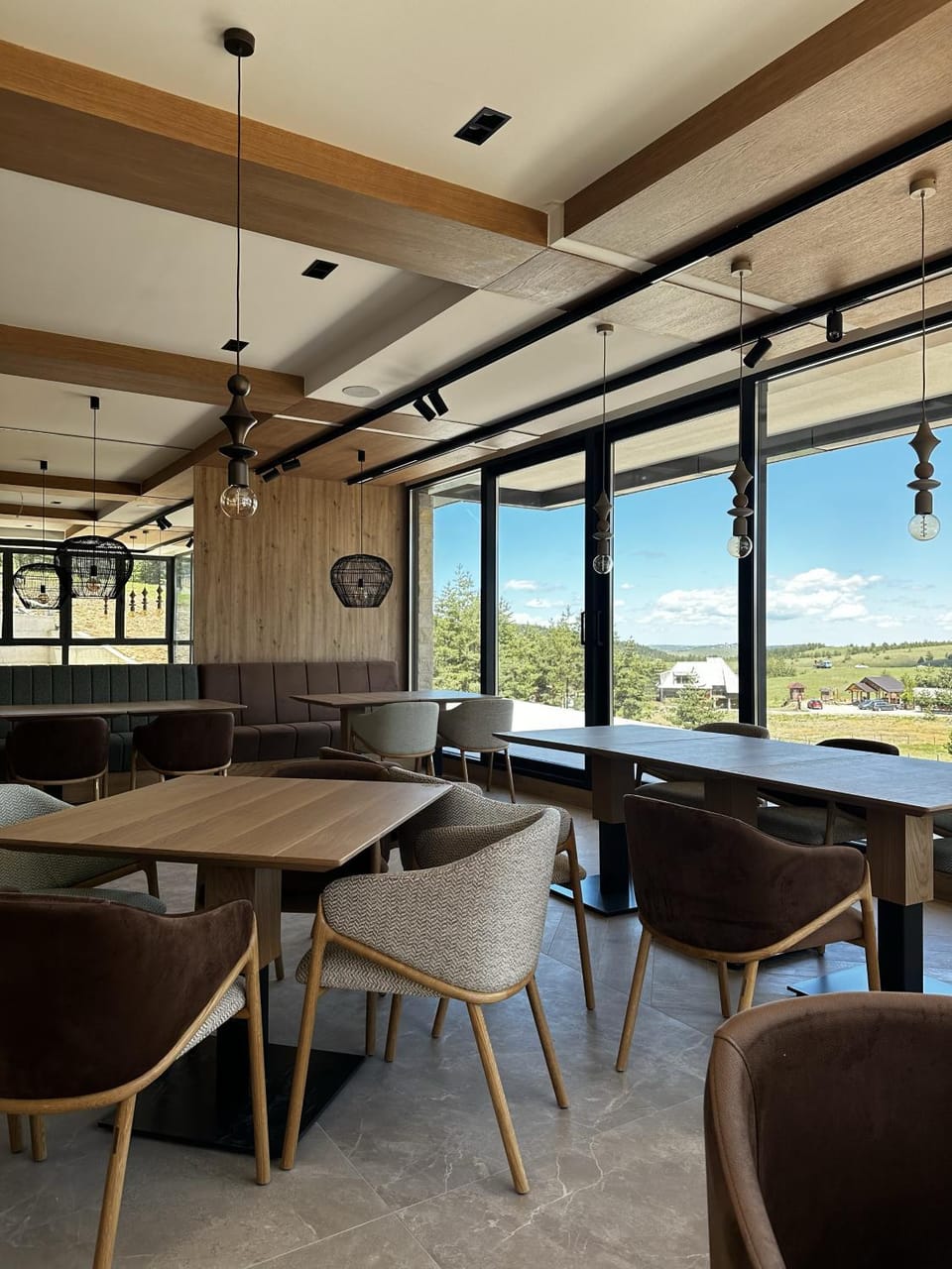 Restaurant/places to eat, Dining area