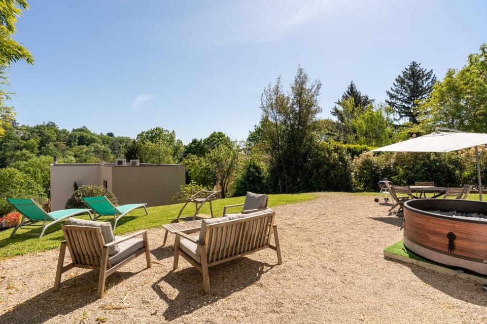 Patio, Spring, Day, Garden, Spa and wellness centre/facilities, Garden view, sunbed