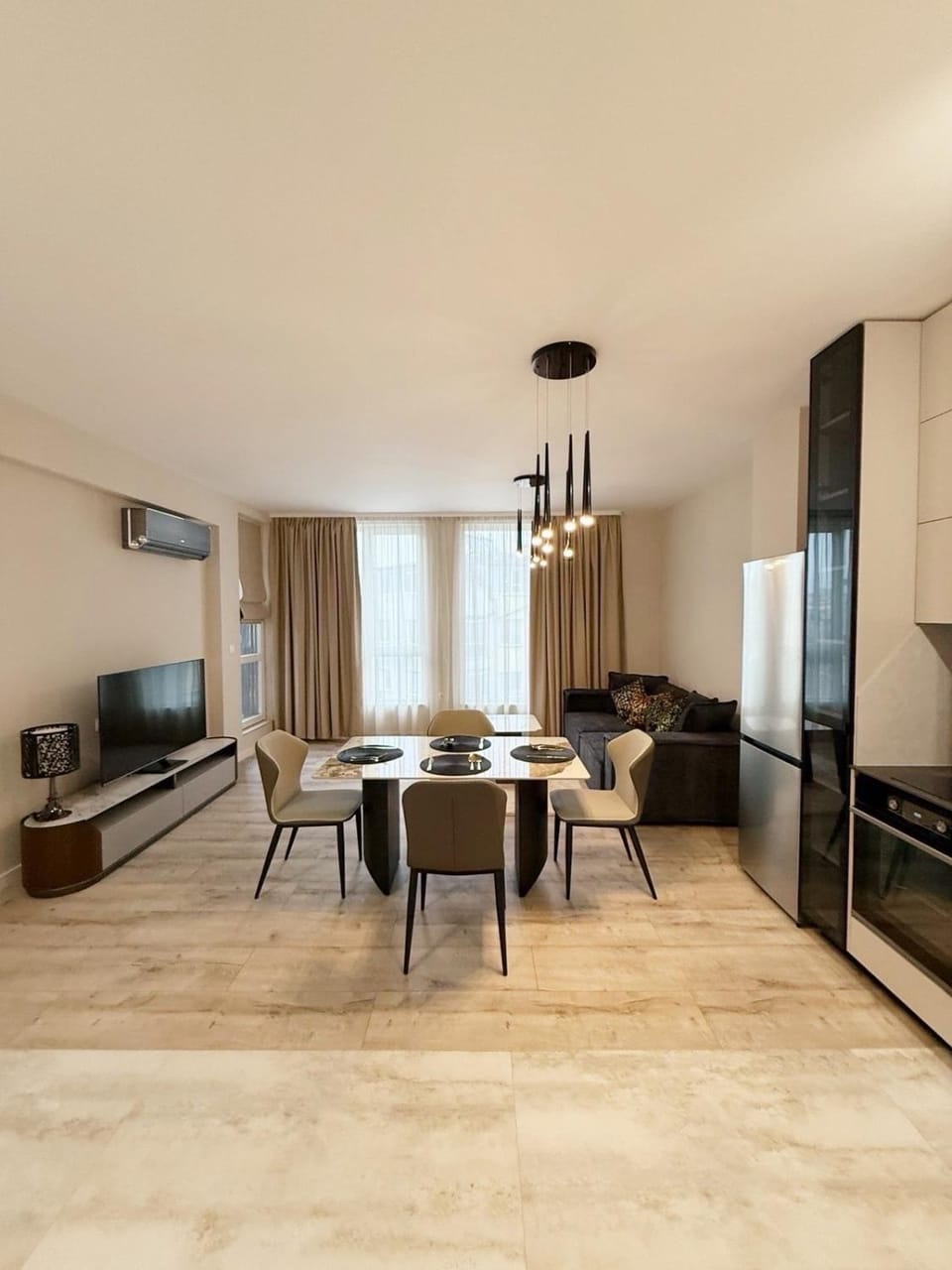 Communal lounge/ TV room, Kitchen or kitchenette, Living room, Dining area, air conditioner