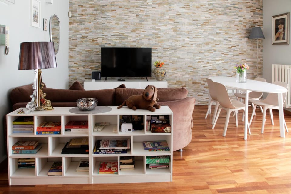 Communal lounge/ TV room, Library, TV and multimedia, Living room, Dining area, Evening entertainment