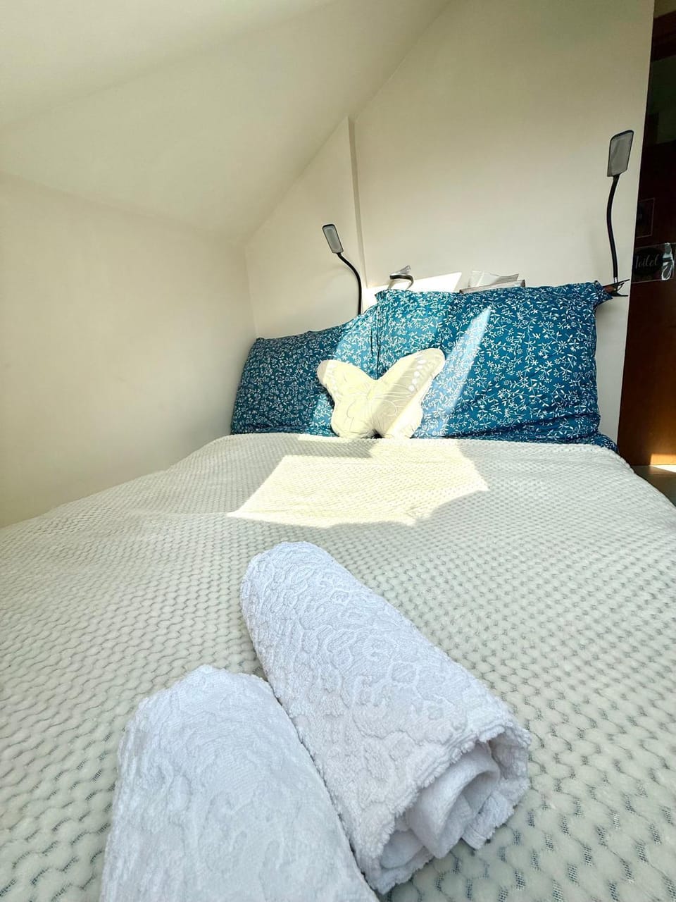 Bed, Photo of the whole room, Bedroom, towels