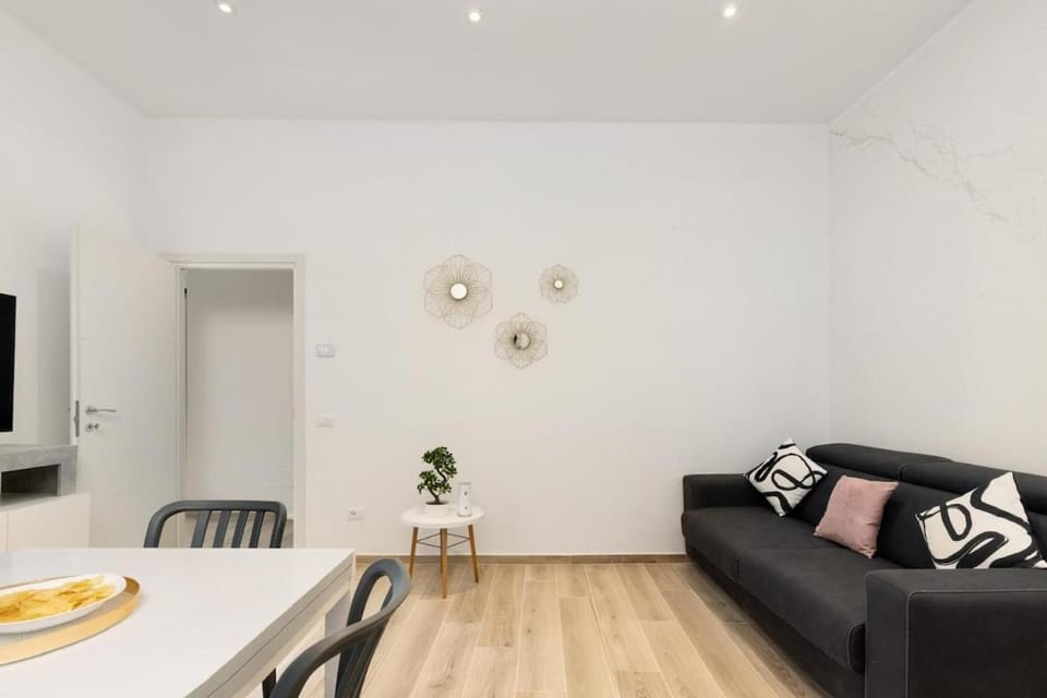Residenza il Bruco 1 Wing Apartment - Fast Metro to Milan & San Raffaele Apartment in Lombardy