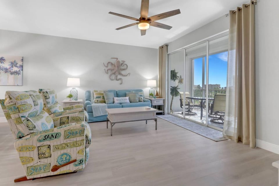 4361 Bay Beach Ln #422 House in Estero Island