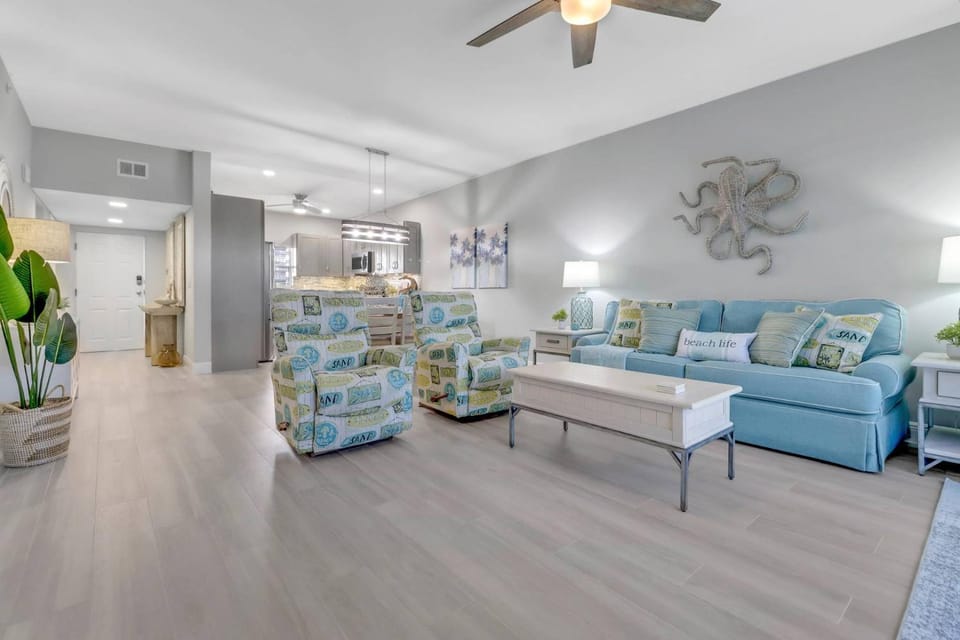 4361 Bay Beach Ln #422 House in Estero Island
