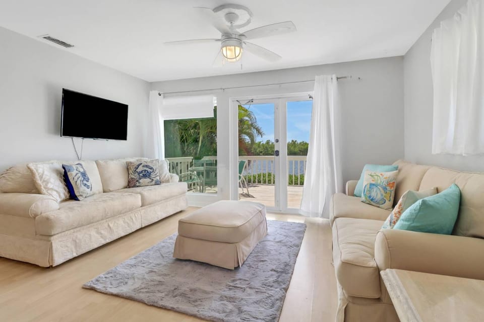 250 1st St B (28911) House in Bonita Springs