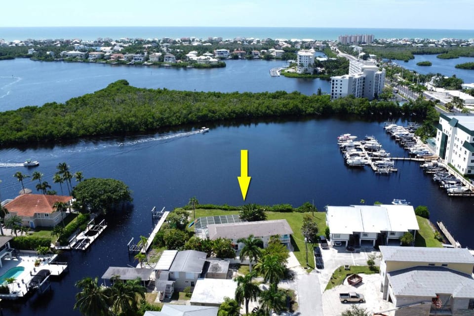 250 1st St B (28911) House in Bonita Springs