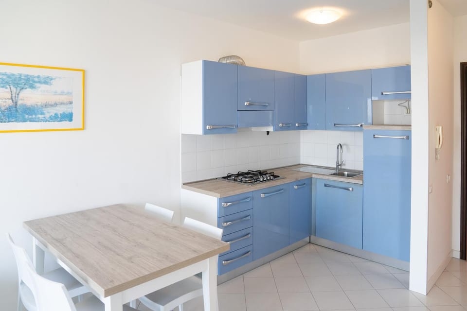 Dining area, kitchen
