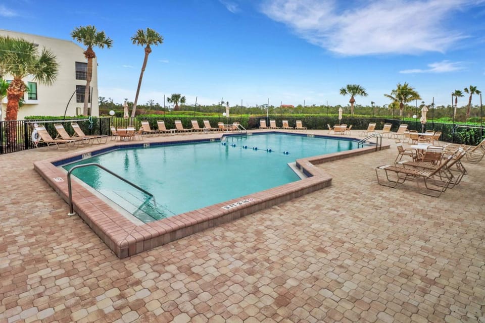 21400 Bay Village Dr 204 House in Estero Island