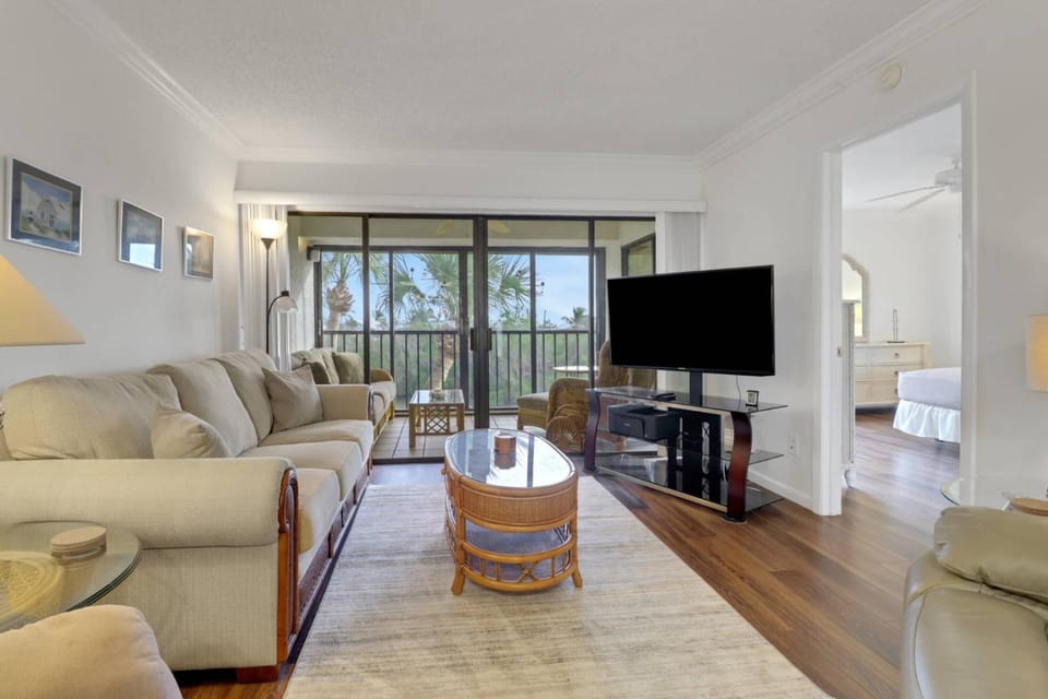 21400 Bay Village Dr 204 House in Estero Island