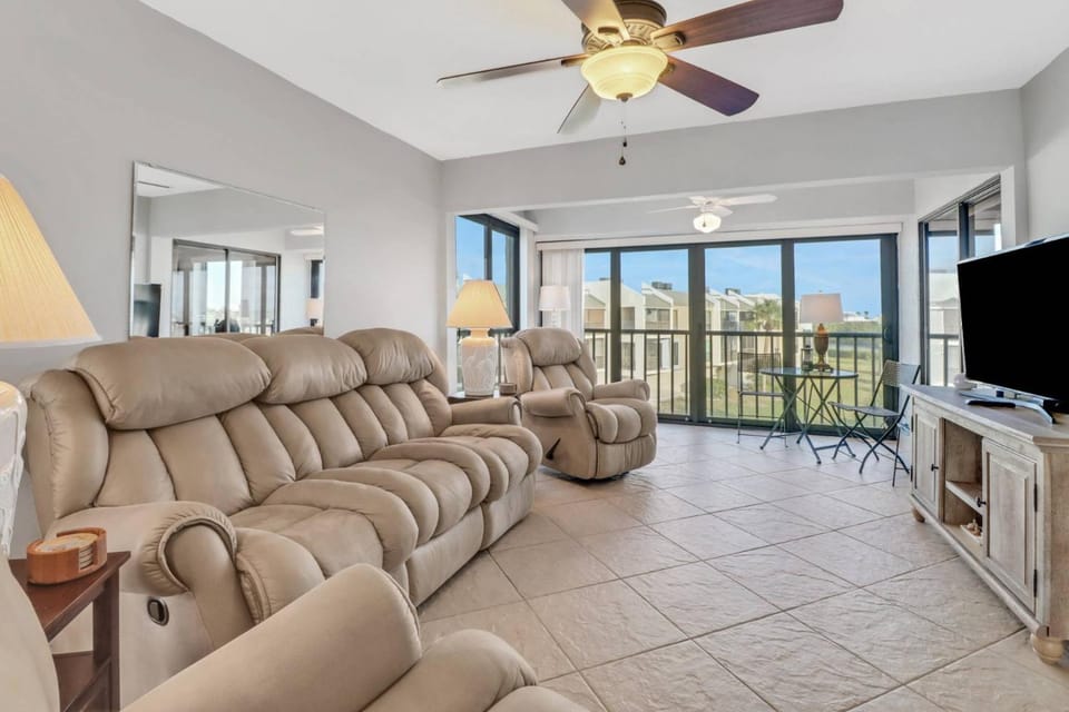 21420 Bay Village Dr 218 House in Estero Island