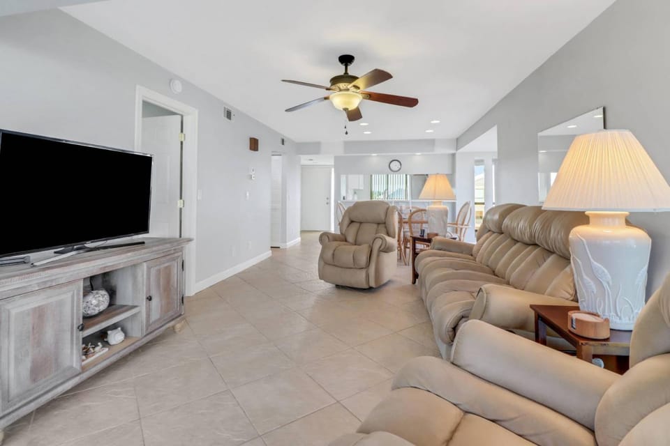 21420 Bay Village Dr 218 House in Estero Island