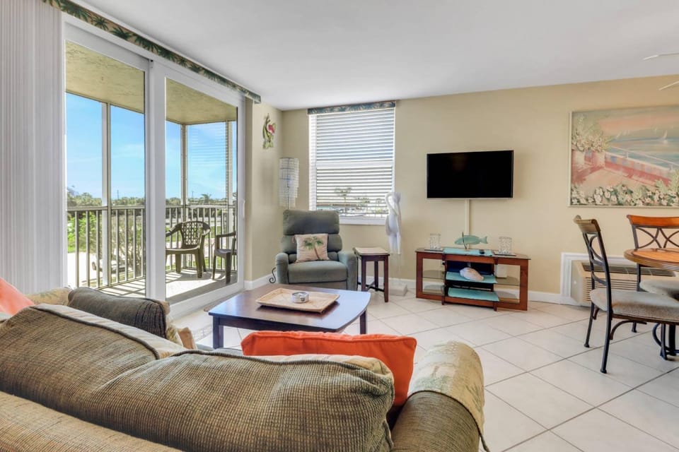 Beach & Tennis 3307 House in Bonita Springs
