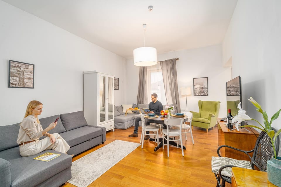 People, Living room, Seating area, Dining area, group of guests
