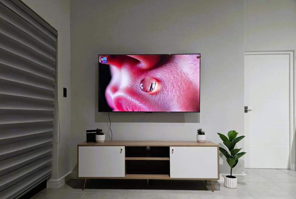 Communal lounge/ TV room, TV and multimedia
