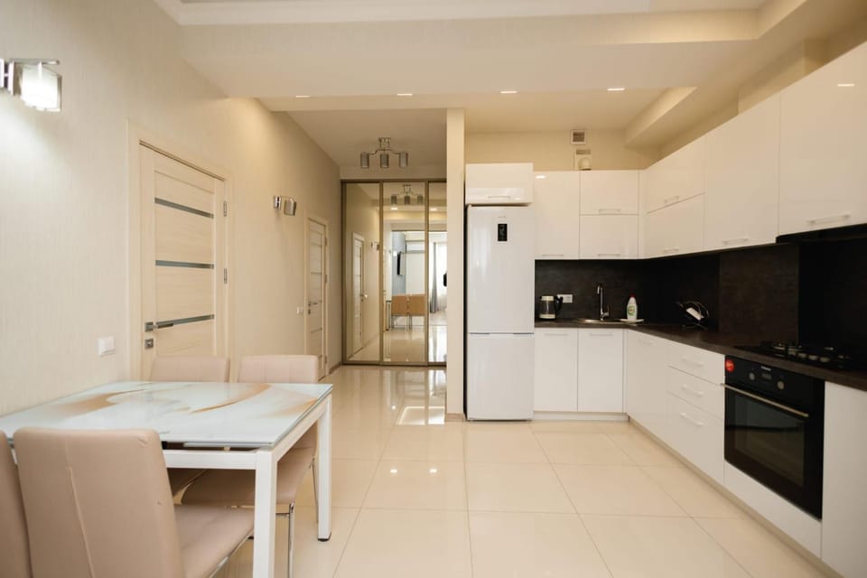 Kitchen or kitchenette, Dining area, stove