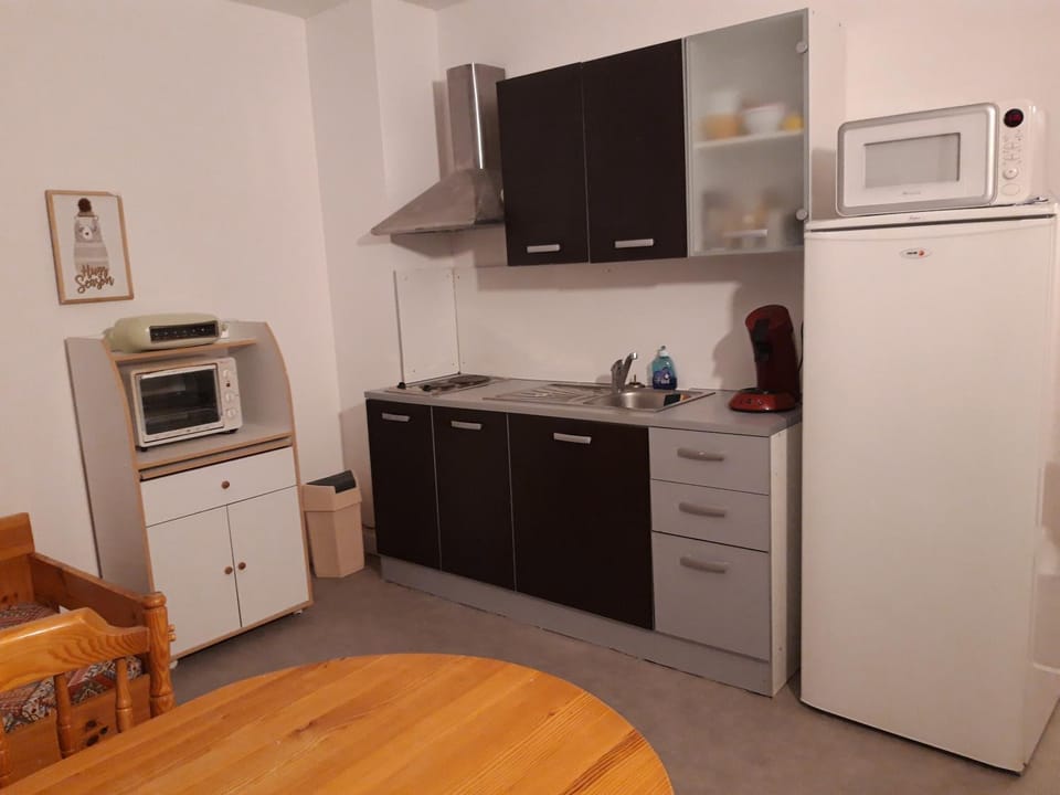 Kitchen or kitchenette, kitchen