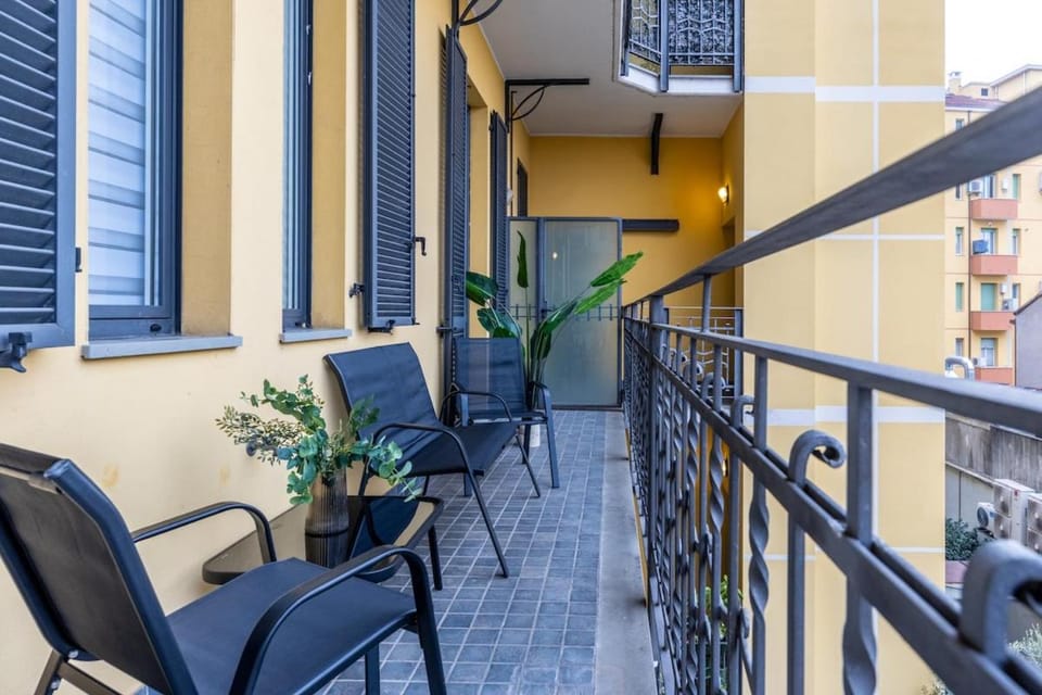 Duomo 15 min walk - Historic Center, 4 Bedrooms and 2 Terrace Apartment in Milan