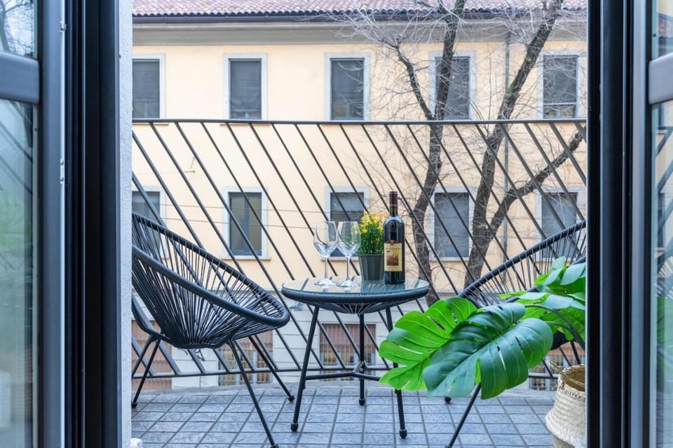 Duomo 15 min walk - Historic Center, 4 Bedrooms and 2 Terrace Apartment in Milan