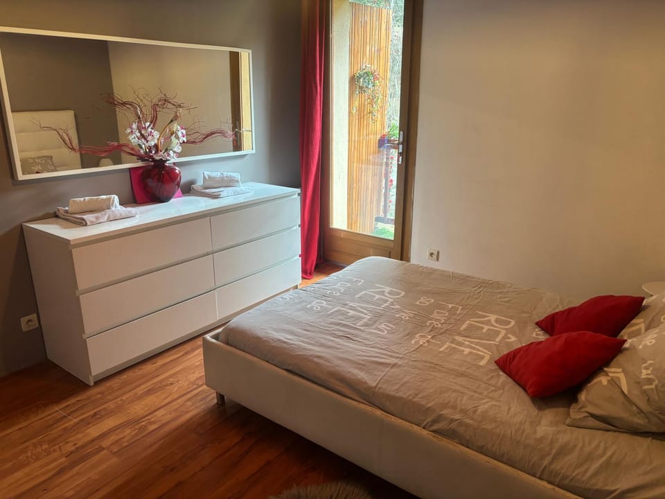 Chambre Serres Ponçon Bed and Breakfast in Provence-Alpes-Côte d'Azur