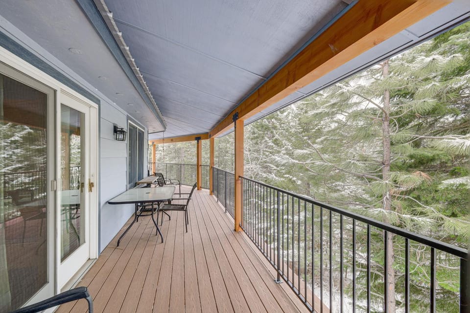 Deck + Game Room: Secluded Cabin Near Lake Cascade Cabin in Cascade