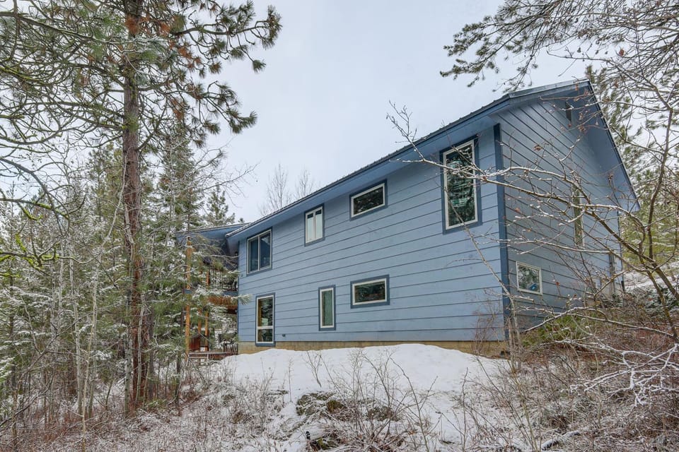 Deck + Game Room: Secluded Cabin Near Lake Cascade Cabin in Cascade