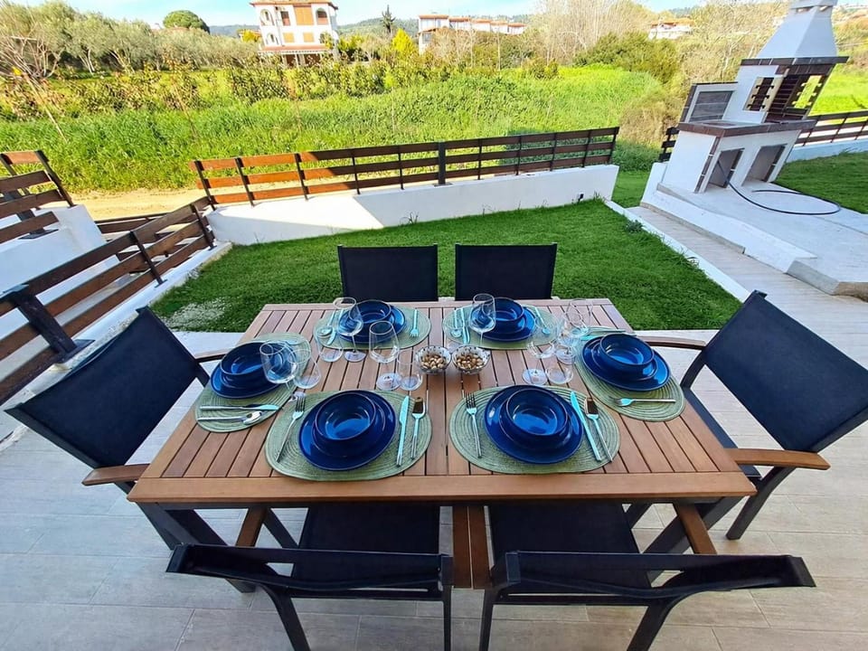 Patio, Garden, View (from property/room), Dining area, Garden view