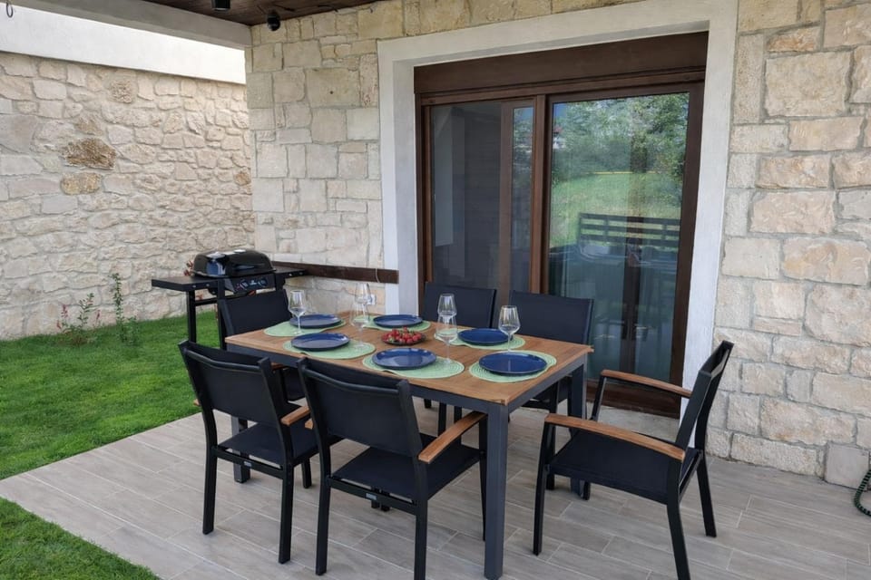 Patio, BBQ facilities