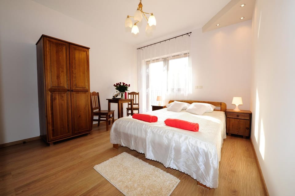 Bed, Balcony/Terrace, Photo of the whole room, Bedroom, Garden view, towels, wardrobe
