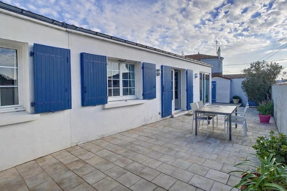 L'écrin des Ormeaux - sur l'île - 300 m de la plage House in Pays de la Loire