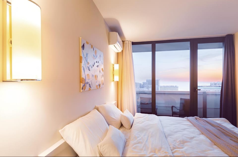 Bed, Natural landscape, Photo of the whole room, Bedroom, Sea view