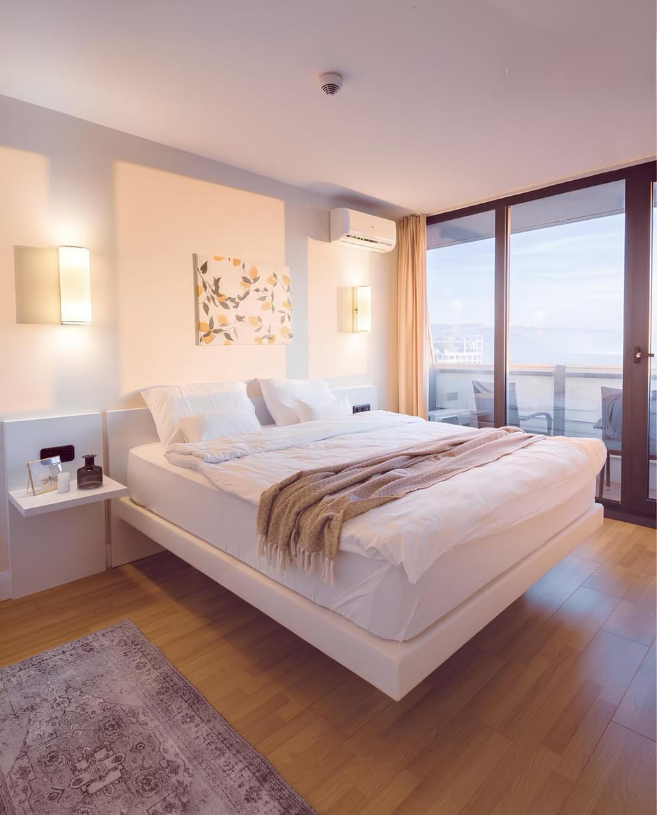 Bed, Natural landscape, Photo of the whole room, Bedroom, towels