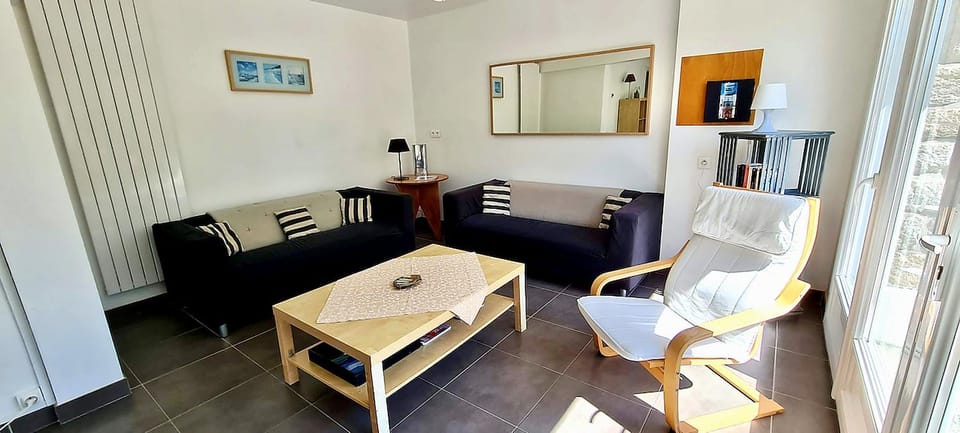 Living room, Family, furniture