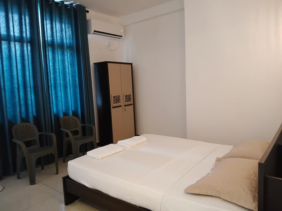 Bed, Photo of the whole room, Bedroom, wardrobe, air conditioner