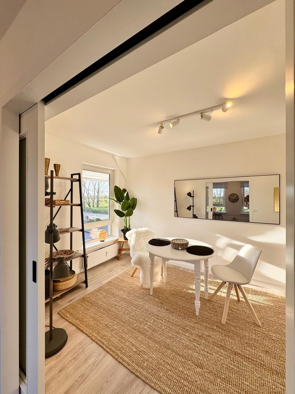 Dining area, Food