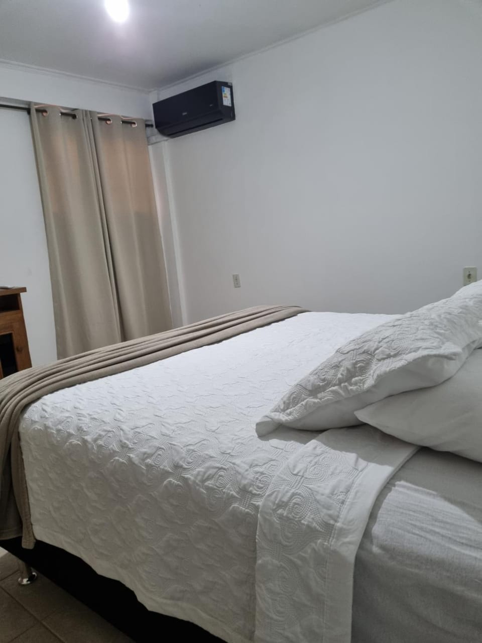 Suíte privativa com ar-condicionado e garagem Apartment in State of São Paulo