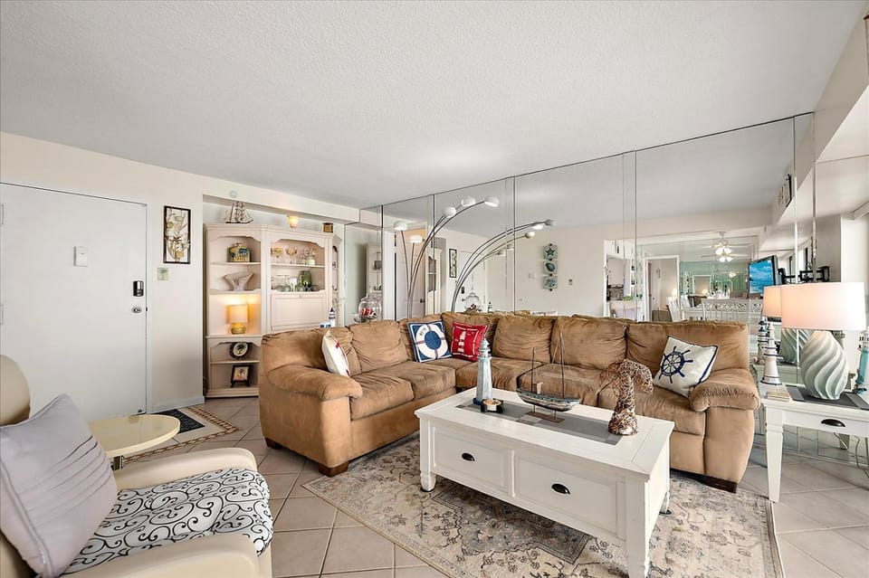 2 BR Condo With Sunrise and Sunset Views House in Ocean City