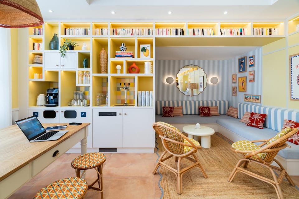 Living room, Lobby or reception