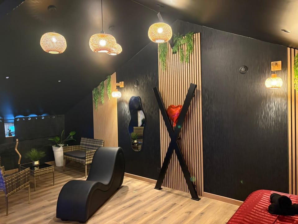 AMORE suite de luxe & spa Love hotel in Nouvelle-Aquitaine
