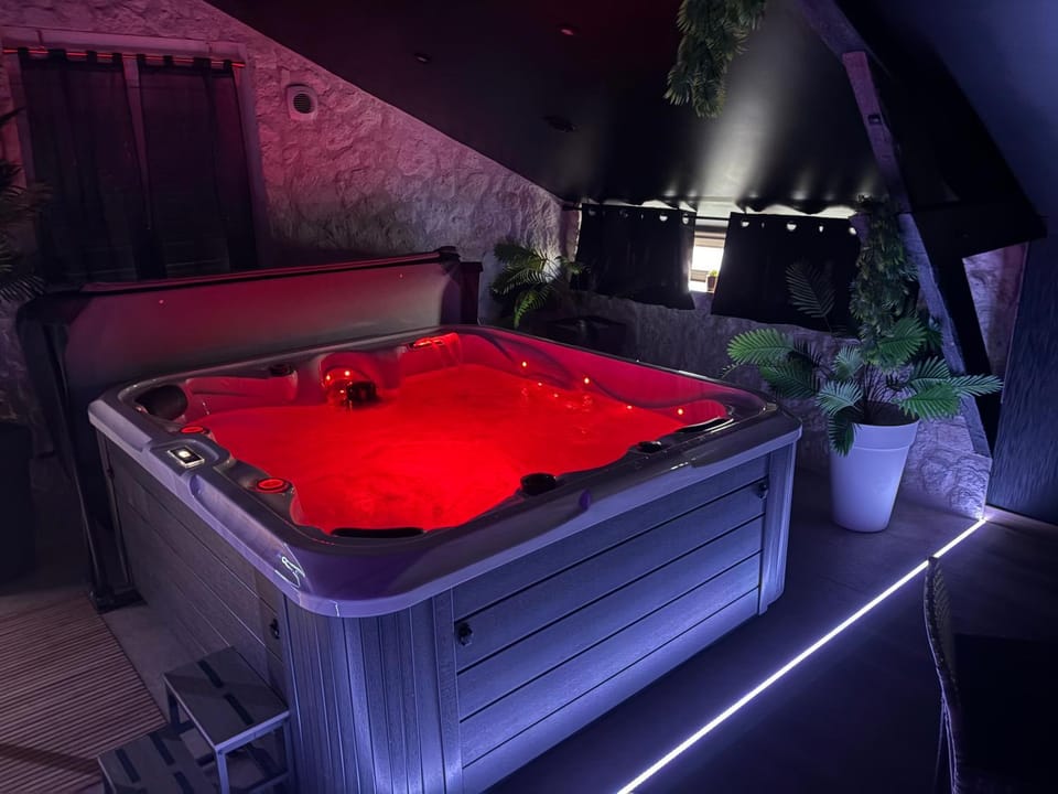 AMORE suite de luxe & spa Love hotel in Nouvelle-Aquitaine