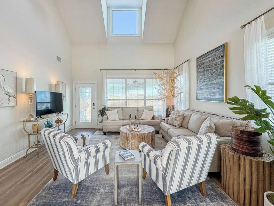 Waterfront escape at Jourdan River - Dock Haus Apartment in Mississippi