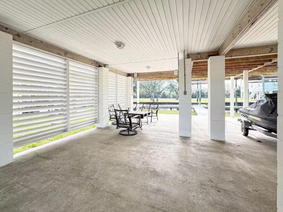 Waterfront escape at Jourdan River - Dock Haus Apartment in Mississippi